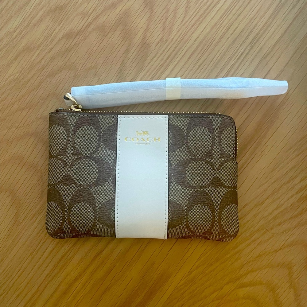 NWT Coach corner zip wristlet in signature canvas